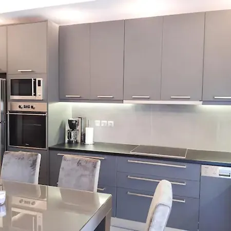 πολυτελεσ διαμερισμα στην αυλιδα ευβοια * Paralia Avlidhos